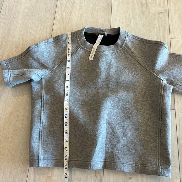 Lululemon  Cropped Short Sleeve sweatshirt size 6 - Picture 2 of 5